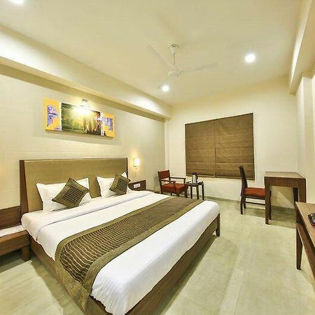 Fabhotel Flora Vastral อาเมดาบัด ภายนอก รูปภาพ